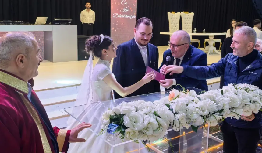 Hendek İlçe Başkanı Öz, Yeni Çiftlerin Mutluluğuna Şahitlik Etti