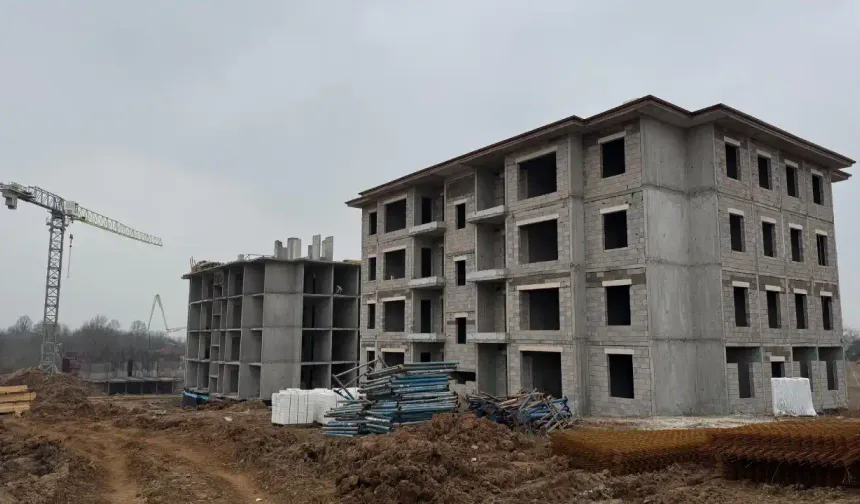 Hendek'te  TOKİ Konutları Yükseliyor