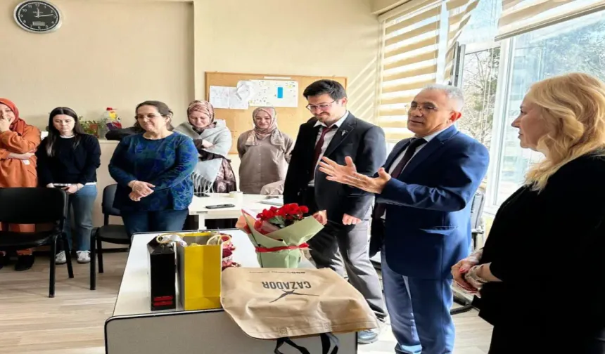 Hendek'te anlamlı bir törenle mesleki hayatına veda etti