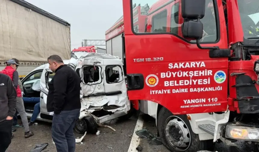 Hendek İtfaiyesi Yangına Giderken Kaza Yaptı