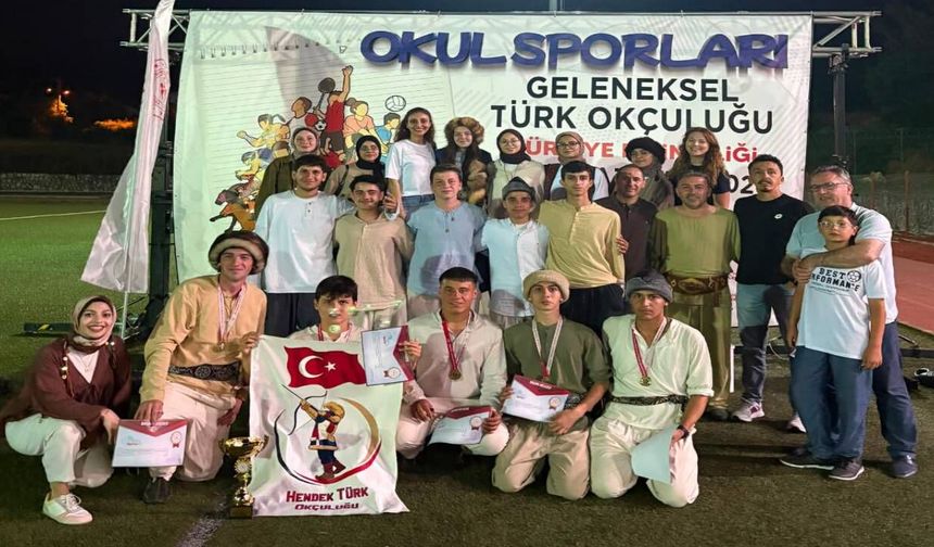 Hendek Anadolu İHL Okçulukta Türkiye Şampiyonu