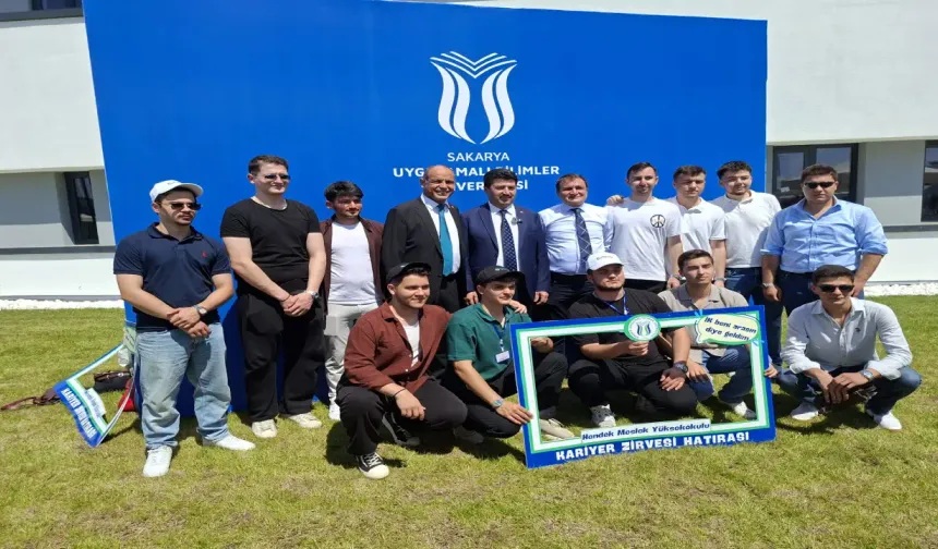 Hendek MYO'da 3. Kariyer Zirvesi Coşkusu