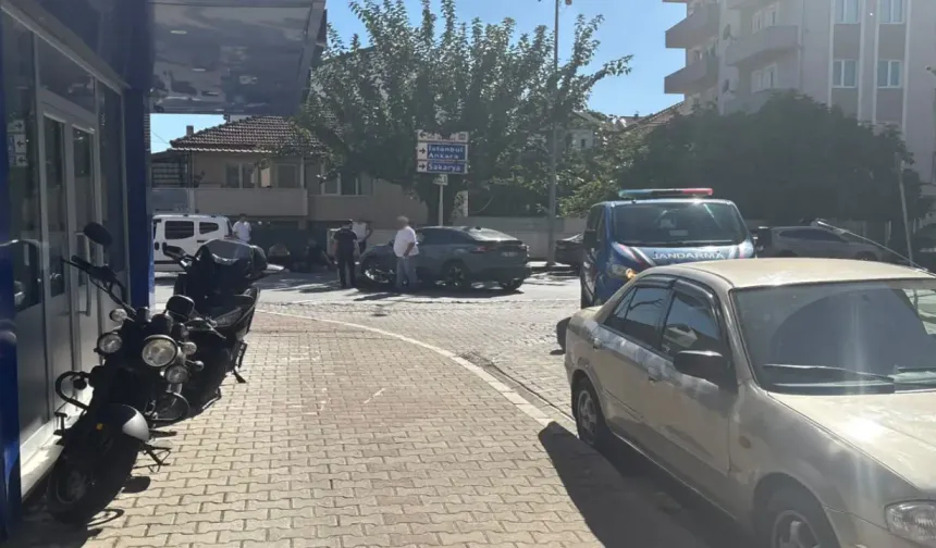 Osman Gazi Caddesi’nde Kaza Motosiklet Sürücüsü Hafif Yaralandı