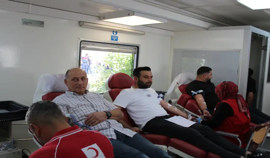 Kaymakamlık Bahçesinde Kan Bağışı Kampanyası