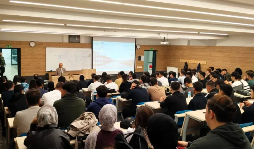 SUBÜ Hendek MYO’da Yeni Öğrencilere Oryantasyon Programı