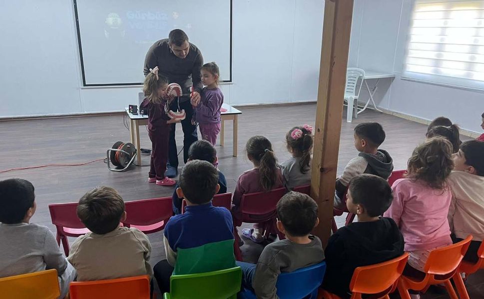 Hendek'te Diş Sağlığı Haftası Kapsamında Öğrenciler Bilinçlendirildi