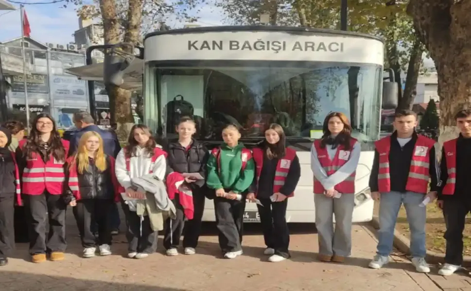 Hendek’te Öğrenciler Kan Bağışı Çalışmalarına Destek Verdiler