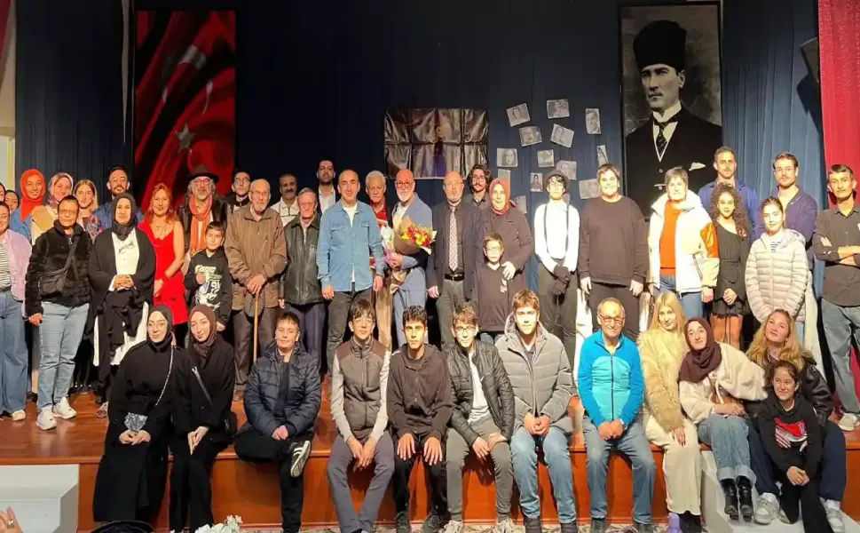 "Sevgili Yönetmenim" Tiyatro Gösterisine Hendek'te sahne aldı