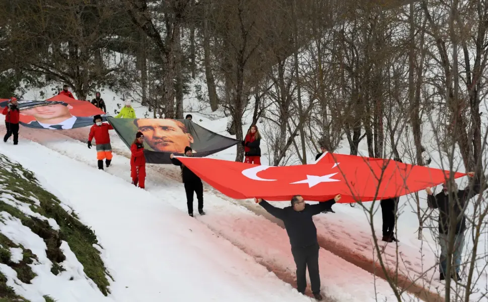 Hendek’in Zirvesinde Vefa: Şehit Ali Gaffar Okkan 25. Yılında Unutulmadı