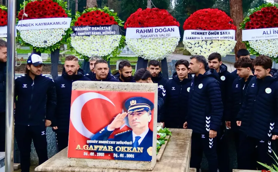 Hendekspor Şehit Ali Gaffar Okkan’ı kabri başında andı