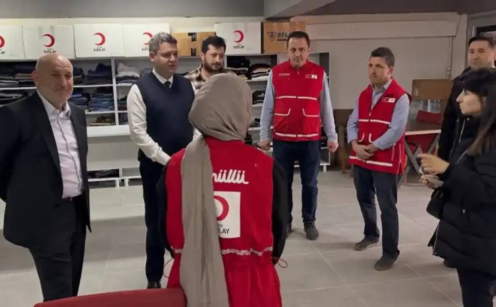 Hendek Kızılay Butik Mağazası ve Aşevi’ni ziyaret ettiler