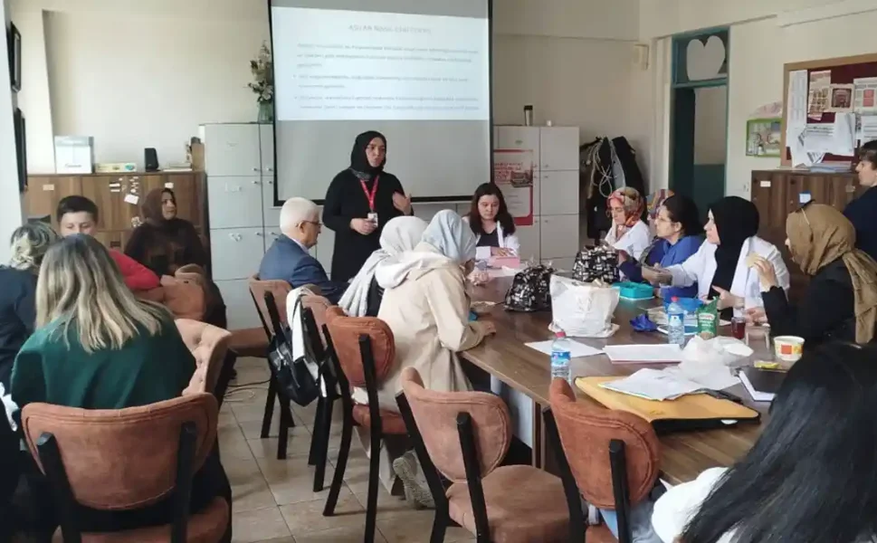 Hendek'te  Aşı Haftası’nda Öğretmenlere Bilgilendirme Eğitimi verildi