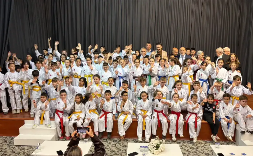 Hendek karate diploma töreni yoğun katılımla gerçekleşti.
