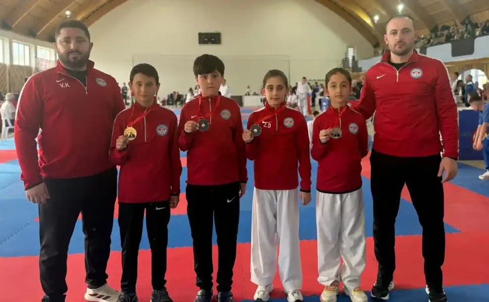 Hendekli karateciler Kosova’da kürsüye çıktı