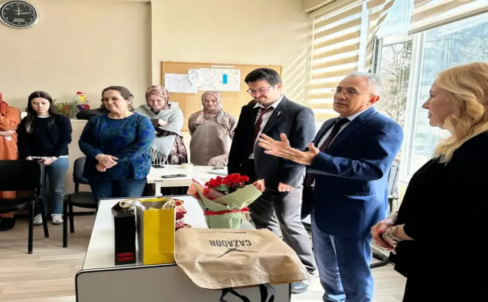 Hendek'te anlamlı bir törenle mesleki hayatına veda etti