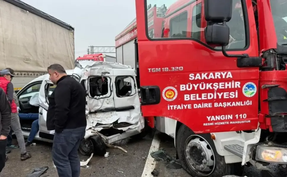 Hendek İtfaiyesi Yangına Giderken Kaza Yaptı