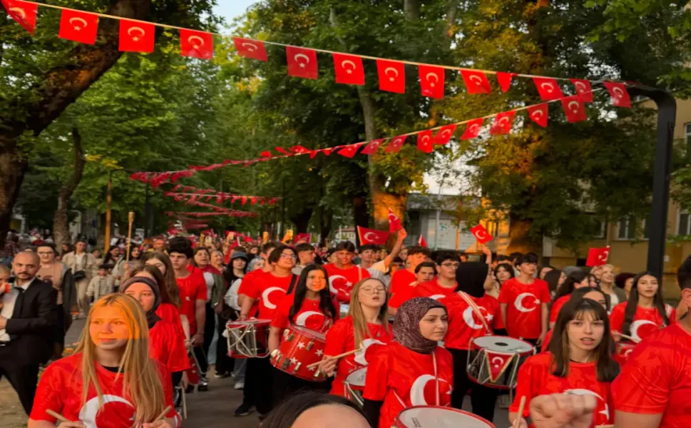 Hendek’te Meşaleler 19 Mayıs Coşkusu İçin Yakıldı