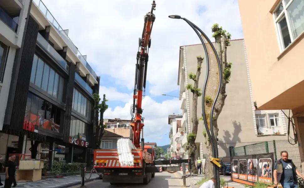 Hendek Remzi Efendi Caddesi Modern Aydınlatmaya Kavuşuyor