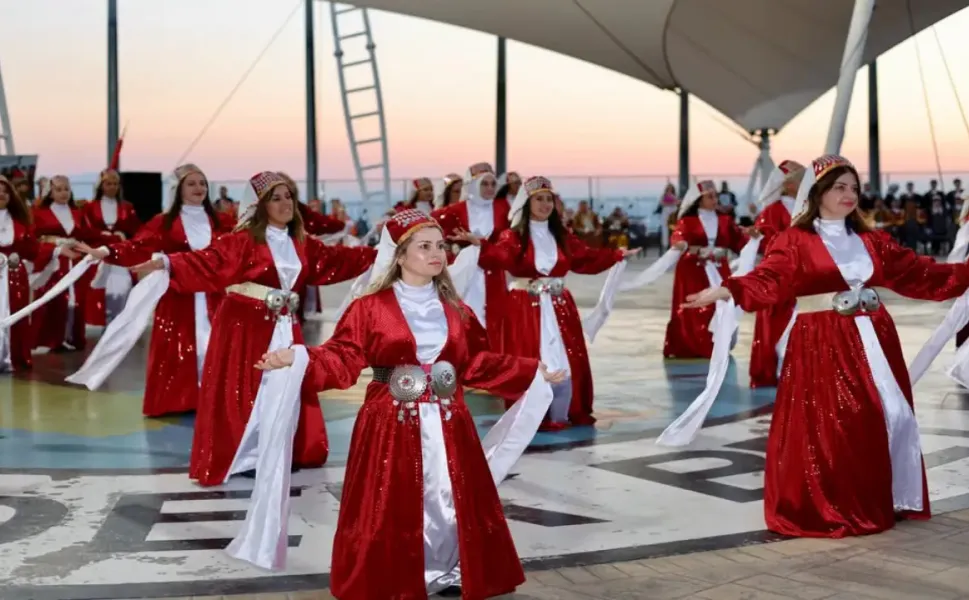 Hendek'te 2. Maarif Halk Dansları Şenliği Düzenlendi