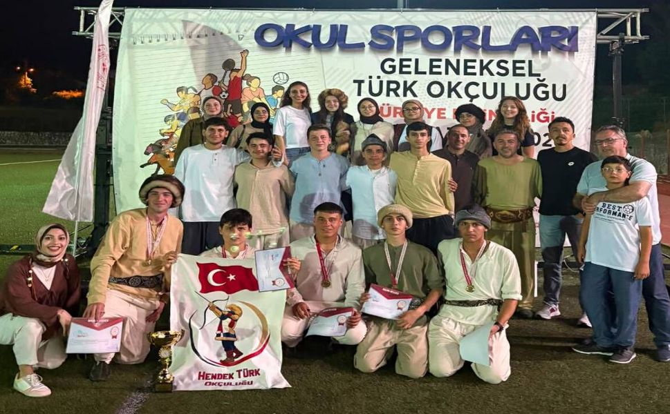 Hendek Anadolu İHL Okçulukta Türkiye Şampiyonu