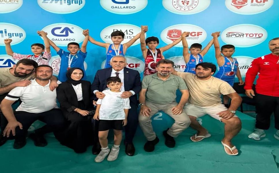 Hendekli Minik Güreşçi Hamza Şahin Türkiye Şampiyonu Oldu