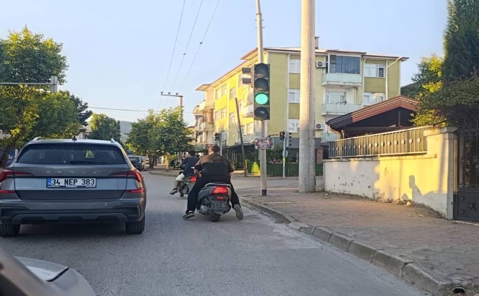 Ekipmansız Genç Sürücüler Trafiği Hiçe Sayıyor