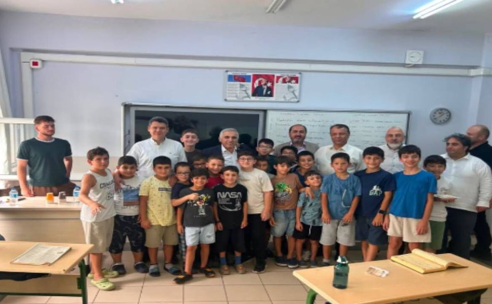Kaymakam Gökpınar ve AKP Sakarya Milletvekili Ali İnci TÜGVA Yaz Kur'an Kursu Öğrencileriyle Buluştu