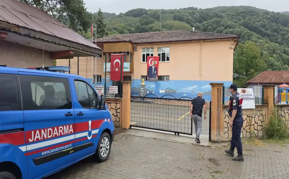 Okul Çevrelerinde Güvenlik ve Trafik Denetimleri Artırıldı