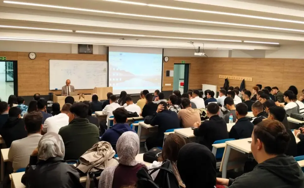 SUBÜ Hendek MYO’da Yeni Öğrencilere Oryantasyon Programı