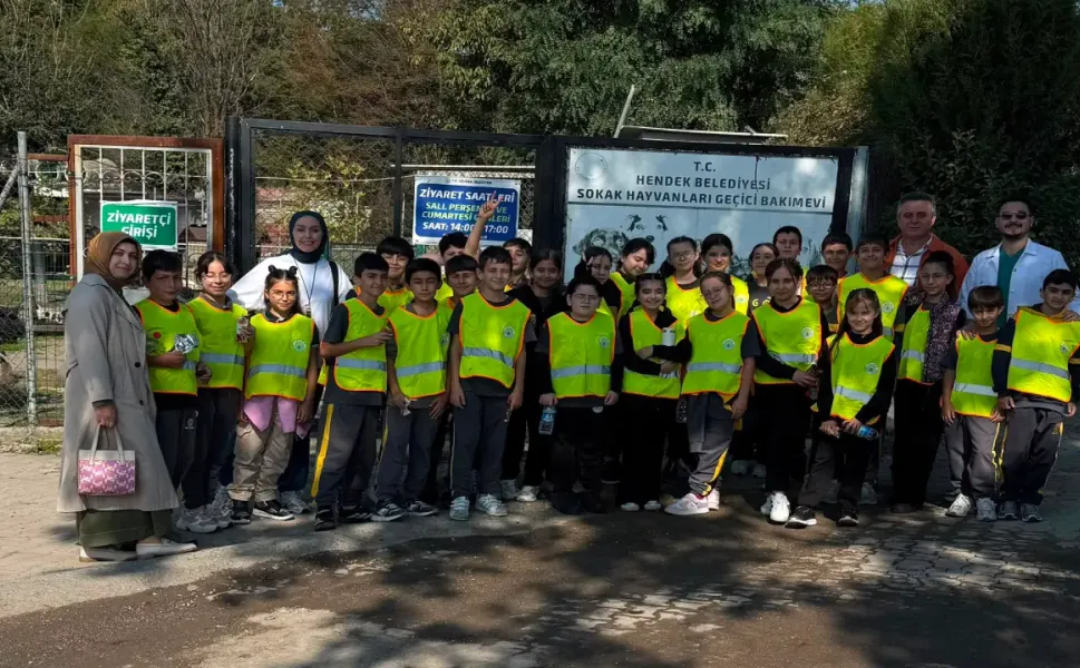 Öğrencilerden Sokak Hayvanları Merkezine Anlamlı Ziyaret