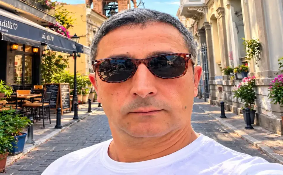 Hendek Sokaklarında Sessiz Tehlike: Kaldırımlar Kimin, Temizlik Nerede?