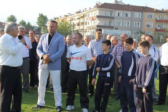 İlçemizde her çocuğun mutlak suretle yüzme öğrenmesini istiyoruz. Hizmete sunduğumuz HGM’de bulunan yüzme havuzundan her çocuğumuz ücretsiz yararlanacak ve profosyonel hocalarımızın gözetiminde yüzmeyi öğrenecekler” dedi.