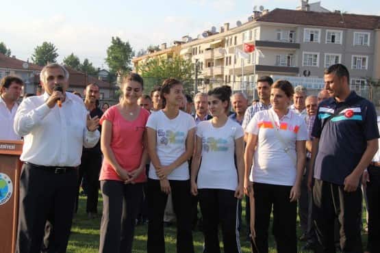 1300 çocuk 7-14 yaş grubuna yönelik çocuklara yönelik Yaz Spor okulları, sömestre devresine giren çocukları sokaktan uzak tutmak, onların kendilerine olan özgüvenlerini kazandırmak ve yeteneklerini tanımalarına imkan sağlıyor.