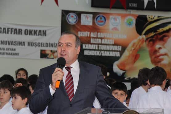 Turnuva saygı duruşu ve İstiklal Marşı’nın okunmasıyla başladı. Açılış Seremonisinin ardından müsabakalar devam etti. Hendek Kapalı Spor Salonu’nda yapılan turnuvada, 417 sporcu mücadele etti. Çeşitli yaş grubu arasındaki sporcuların müsabakaları nefesleri kesti. Hendek Dans Grubu’nun gösterileri de büyük beğeni topladı.