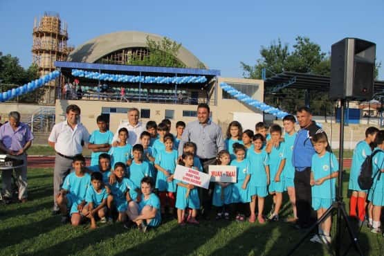Her çocuk yüzme öğrenecek   Spora çok büyük önem verdiklerini vurgulayan Başkan İnci, “Teşvik amacıyla başlattığımız ödül kampanyamızda bireysel sporlarda Avrupa şampiyonu olan sporcularımıza Araba, Dünya şampiyonu olan sporcularımıza ev veriyoruz.