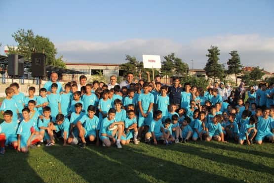 Bireysel sporlarda başarı çok çalışmak ve inanmaktan geçiyor. Geleceğimizin teminatı olan çocuklarımıza yapılacak masraflardan kaçmayarak ilçemize yeni bir spor kompleksi yapıyoruz. İnanıyorum ki çocuklarımızı yetiştiren hocalarımızında olağanüstü gayretleri neticesinde ümid ettiğimiz olimpiyat şampiyonlarını çıkartacağız” dedi.