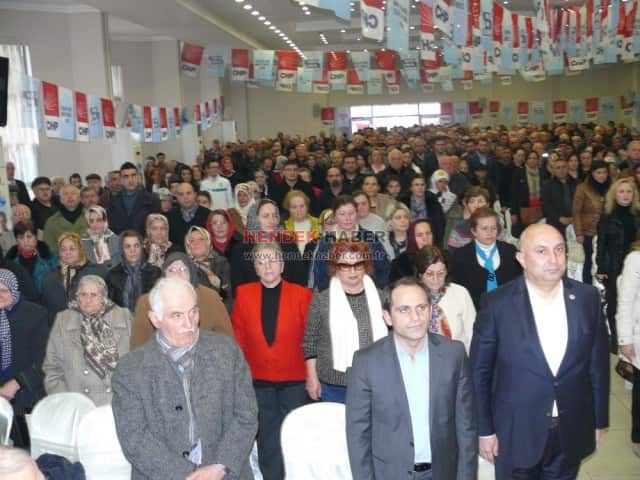 Belediye Başkan adayı A.Selami KARAKADI önce mevcut başkan Ali İNCİ’yi kişisel çıkarını ön planda tutan verimsiz ve gösteriş yatırımlarıyla belediyeyi  borç batağına sürüklediğini anlattı.Muhalefete değil Belediye Başkanlığına talibim dedi.Siyaseti zenginleşme aracı değil,hizmet aracı olarak görüyoruz.Haramda gözüm yok,tek amacımız var Hendek’e hizmet etmek.Ben artık göreve hazırım,31 martta Hendek Belediyesinin balkonunda sizleri bekliyorum “dedi.