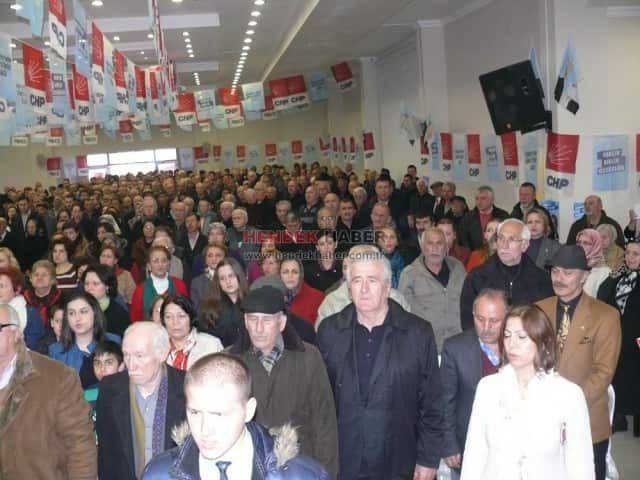 Hendek Chp’de Coşkulu Aday Tanıtım Toplantısı
CHP yerel seçim çalışmalarında tam gaz ilerliyor.9 mart Pazar günü Belediye sosyal tesisleri nde  grup başkanvekili Muharrem İNCE,Sakarya milletvekili Engin Özkoç,Büyükşehir belediye başkan adayı Ecevit KELEŞ’İN katılımlarıyla aday tanıtım toplantısı düzenlendi.Konuşmacılar bir demokrasi şölenine dönüşen coşkulu bir kalabalığa hitap ettiler.