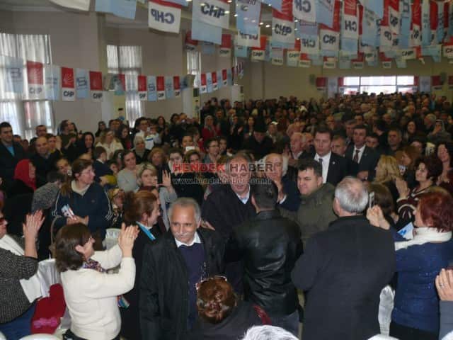 CHP’nin MHP’yi destekleyecek söylemlerine;bu çirkin bir siyaset.”Hiç çok olan az olanı destekler mi?MHP’lilere sesleniyorum bizleri desteklesinler de bu yalan ve talan siyasetine son verelim.Haramzadelerin iktidarını bitirelim” dedi.