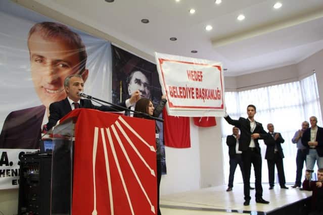 CHP’nin MHP’yi destekleyecek söylemlerine;bu çirkin bir siyaset.”Hiç çok olan az olanı destekler mi?MHP’lilere sesleniyorum bizleri desteklesinler de bu yalan ve talan siyasetine son verelim.Haramzadelerin iktidarını bitirelim” dedi.