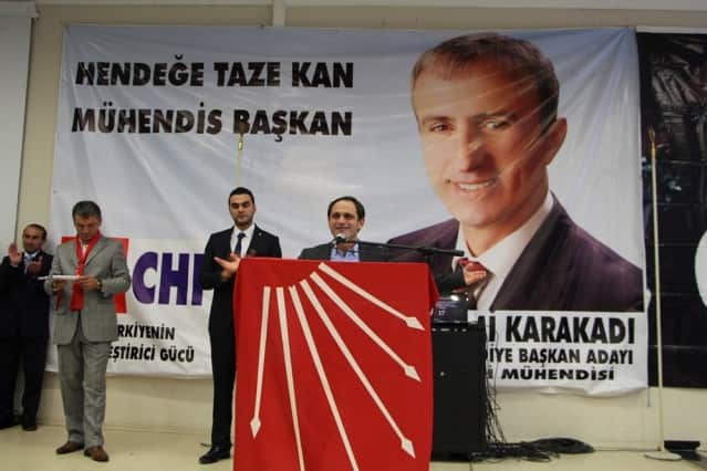 MHP konuşmasını salon coşkuyla alkışladı” Bunlar o kadar Müslüman ki, yatak odalarında para sayma makinaları saklıyorlar. Böylece elleri harama bulaşmıyor diye AKP’nin hırsızlığı ve vurgunculuğunu esprilerle halka anlattı.
CHP Hendek İlçe teşkilatı Hendek halkına yoğun katılımları için teşekkürlerini ilettiler.