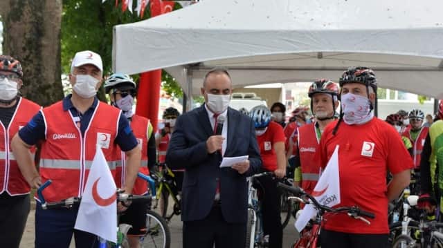 Hendek'ten bisikletlerle çıktılar yola