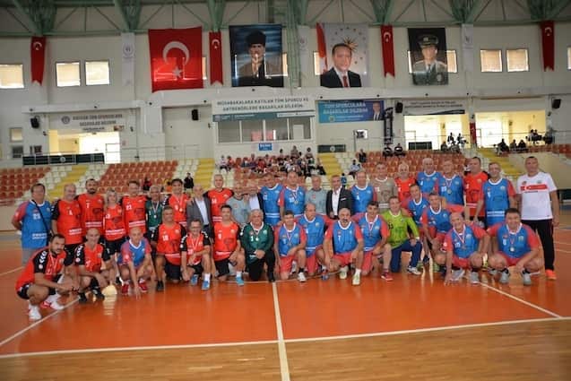 Hendek Belediyesi ve Hentbol Duayenleri Platformu’nun Şehit Emniyet Müdürü Gaffar Okkan anısına birlikte düzenlediği 11. Hentbol Duayenleri Şehit Ali Gaffar Okkan Hentbol Turnuvası sona erdi.