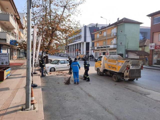 Kısıtlamalarda Hendek sokaklarında çalışmalar devam ettirildi...