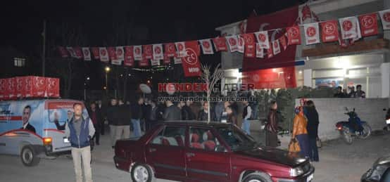 Mhp Hendek İlçe Teşkilatı Gün geçmiyor bir seçim birosu daha faaliyete geçiyor. İlk Seçim Bürosunu Bayraktepe - Yeşiller Mahallesinde yoğun katılımla açtı.