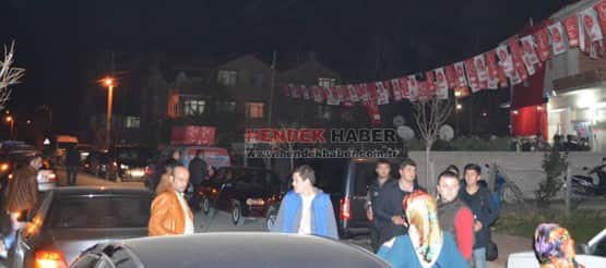 Mhp Hendek İlçe Teşkilatı Gün geçmiyor bir seçim birosu daha faaliyete geçiyor. İlk Seçim Bürosunu Bayraktepe - Yeşiller Mahallesinde yoğun katılımla açtı.