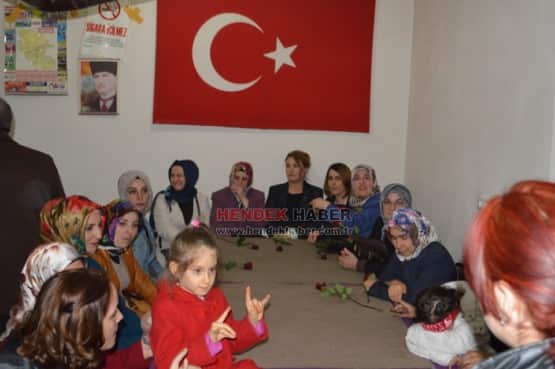 Mhp Hendek İlçe Teşkilatı Gün geçmiyor bir seçim birosu daha faaliyete geçiyor. İlk Seçim Bürosunu Bayraktepe - Yeşiller Mahallesinde yoğun katılımla açtı.