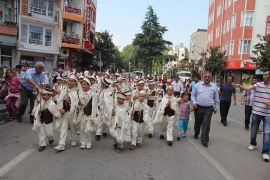 Şölene gelen vatandaşlar piknik yapma imkanı da buldular.  Hendek Belediyesi vatandaşları Salman Dede Mesire Alanı´na gün boyunca ücretsiz taşıdı. Sakarya´nın ilk ve tek hayvanat bahçesi vatandaşların ilgisini çekti.