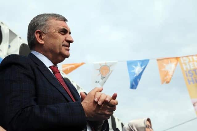 Hep birlikte Sakarya’yız
Milletvekili Dişli İse, “Türkiye’nin bir köyünden diğerine gittiğimiz zaman yemeğimiz değişir, aksanımız değişir, folklorumuz değişir. Güzel olan budur. Ülkemizin mozaiği budur. Bunun için diyoruz ki, biz hep birlikte Türkiye’yiz. Biz, hep birlikte Sakarya’yız. İnşallah önümüzdeki seçimlerde sandıkları patlatacağız. Milletimiz, milli iradeye sahip çıkacak. İnşallah hemşerilerimiz, Sakarya’dan Ankara’ya çok güçlü bir destek gönderecek” şeklinde konuştu.
