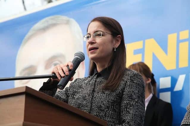 Sakarya Büyükşehir Belediye Başkanı Zeki Toçoğlu, Hendek ilçesinde bir dizi program gerçekleştirdi. İlk olarak, beraberinde Hendek Belediye Başkanı Ali İnci ve AK Parti Hendek İlçe Başkanı Ali Kemal Sofu ile Hendek Gençlik Merkezi’nde iş adamları ve esnaf temsilcileri ile bir araya gelen Başkan Toçoğlu, hayata geçirilen projeler ve yeni dönem çalışmaları hakkında bilgi verdi. Başkan Toçoğlu, gerçekleştirilen toplantının ardından Çamlıca Beldesi’nde esnaf ziyaretleri gerçekleştirdi.